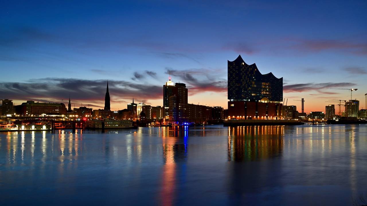 hamburg  hafen mit elbphilharmonie wallpaper